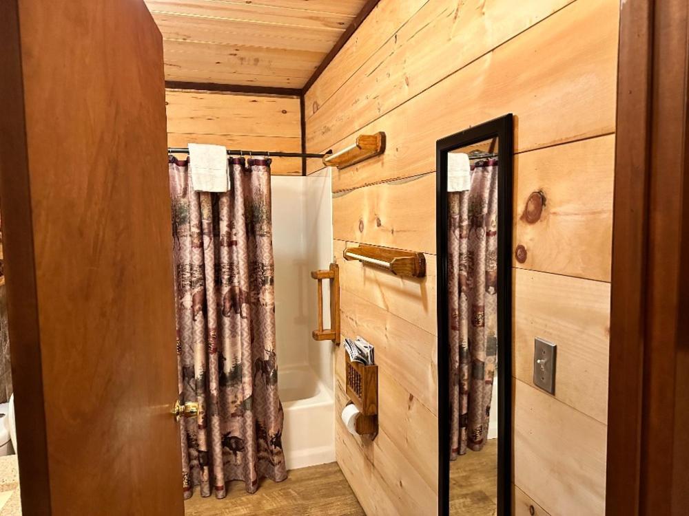 Best Bear Lodge & Campground Irons Bagian luar foto