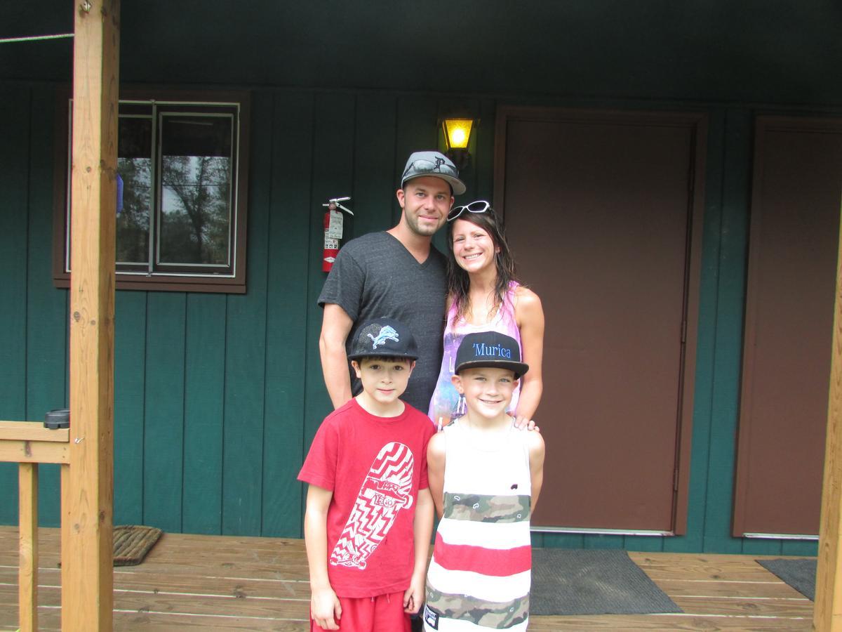 Best Bear Lodge & Campground Irons Bagian luar foto