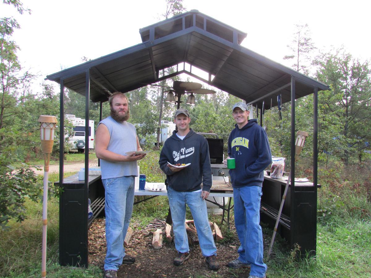 Best Bear Lodge & Campground Irons Bagian luar foto